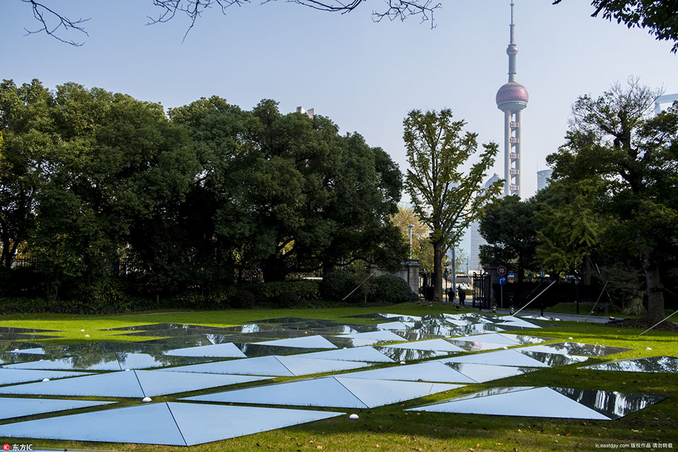 上海外滩源现成片镜面装置 夜间红色灯光效果惊艳