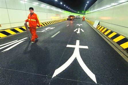 通道,军工路北段高架快速等项目,还将开工建设隆昌路隧道,嫩江路隧道