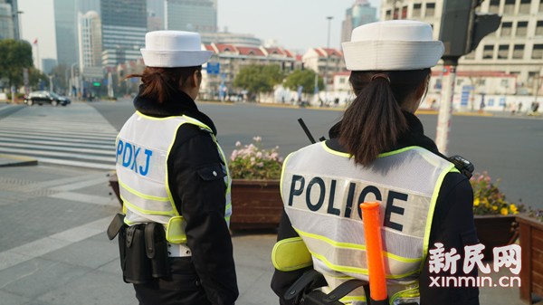 浦东女交警图片