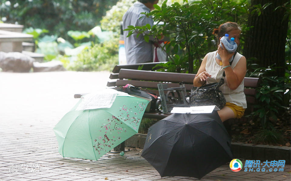 天下父母心看烈日暴晒下的相亲角