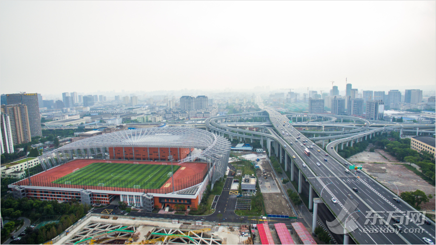 静安体育中心毗邻中环汶水路立交,将成为上海新的地标建筑.