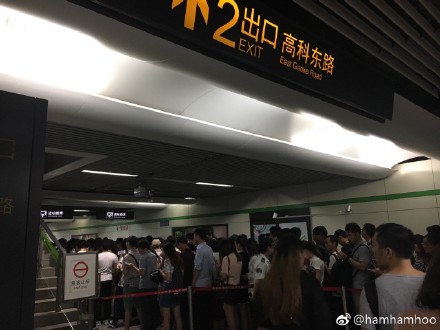 上海地铁2号线因信号设备故障 唐镇站8节编组列车暂时取消