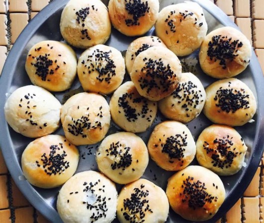 高桥松饼是上海高桥古镇四大名点之一,有百年历史.