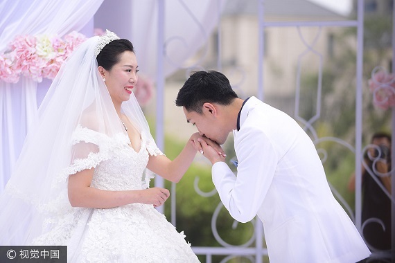 "女乒大魔王"李晓霞大婚 婚礼成国乒大聚会
