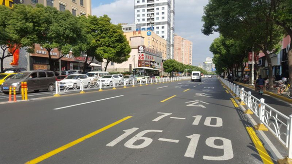 上海热线hot新闻——吴中路公交专用道今起正式启用 西向东方向车辆