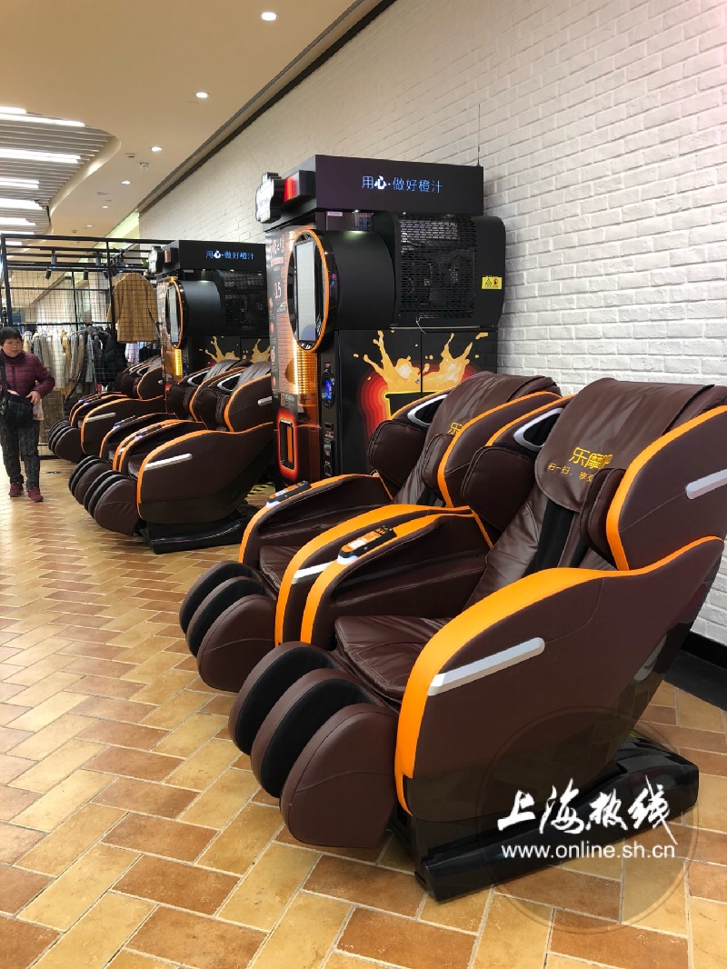 现在各大商场,也配置了自助按摩椅,逛累了可以在休息,通常都是10元一