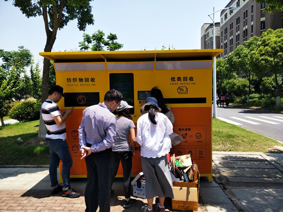 智能回收箱成為校園新亮點