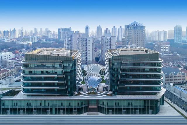 上海市徐家汇中心的进度:几座矮建筑完成,380米超高层蓄势待发