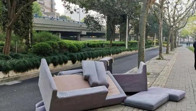 趁夜色偷偷跑到普陀倒垃圾?不仅被抓个现行,还……