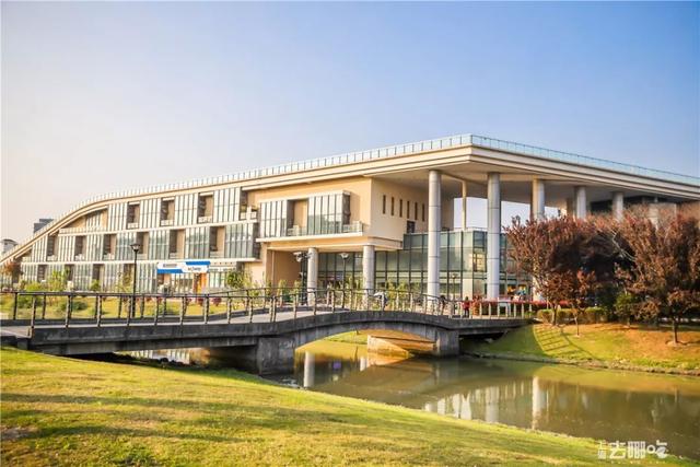 桃花岛:奉贤大学城