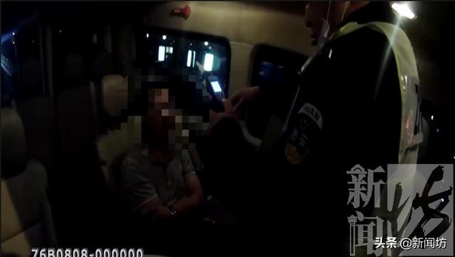 有理也变没理!沪上两男子在地铁里大打出手,起因竟是…