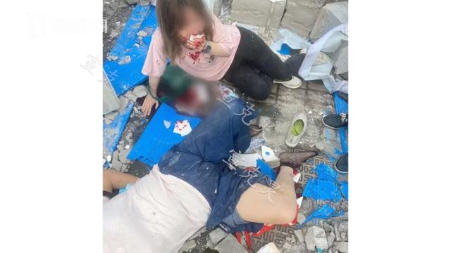 惊魂!沪一堆婆媳赶地铁去上班,结果双双被围墙砸成重伤…