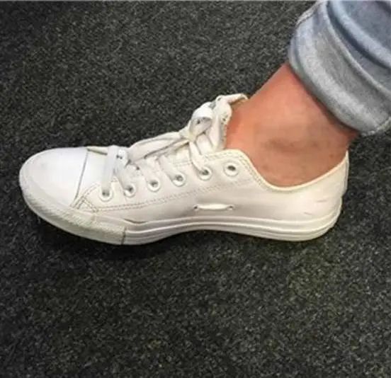 怎么把鞋带穿过去 IMGb8ca3abea89363655584192.jpg