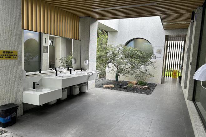 30家公厕获评上海最美厕所,有颜值有创新也有人文关怀——上海热线hot
