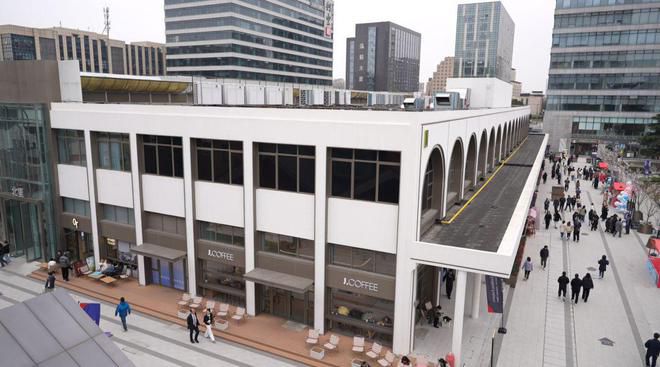 焕新 红砖 拱形门廊 无界草坪 闵行新添一处 时尚 新地标