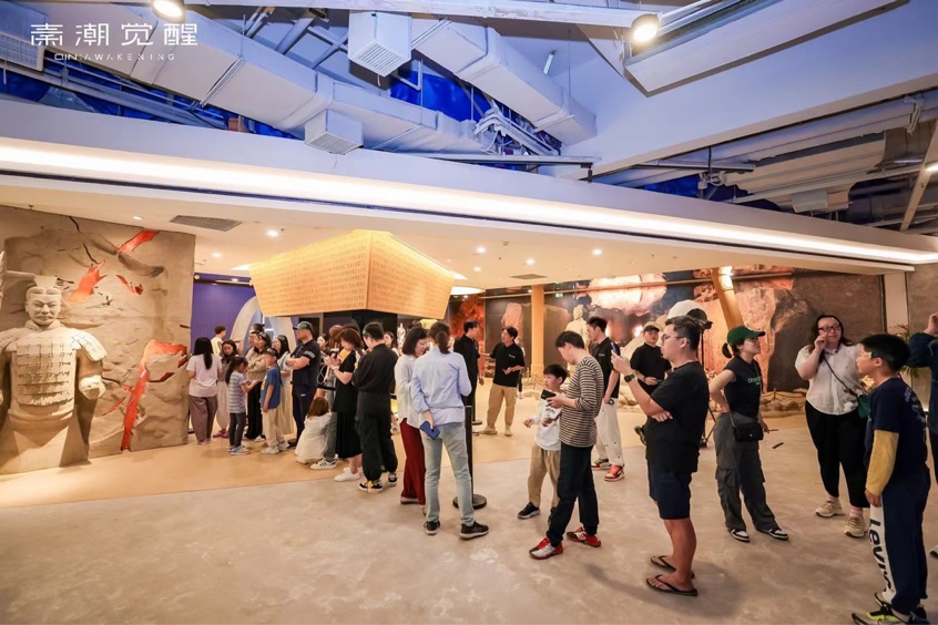 一块好屏的N种打开彩神vll方式维信诺点亮ChinaJoy潮玩新形态