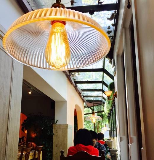 当然,夏朵花园和夏朵西餐厅分别朝向复兴西路和华山路,夏朵花园常作